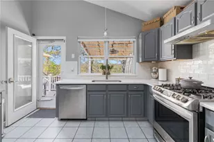 17 Plant St, Cumberland, RI 02864 - Photo 5
