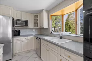 26 Red Cross Ave, Newport, RI 02840 - Photo 11