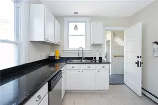 2 Bedlow Ave, Newport, RI 02840 - Photo 7