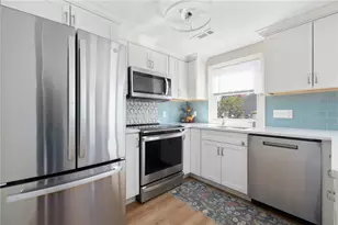 18 Chestnut Ave, Narragansett, RI 02882 - Photo 15