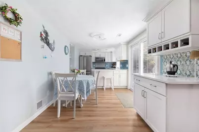 18 Chestnut Avenue, Narragansett, RI 02882 - Photo 15