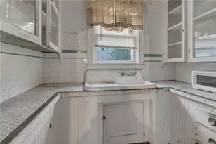 11 Grand View St, Providence, RI 02906 - Photo 3