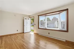 84 W Earle St, Cumberland, RI 02864 - Photo 9