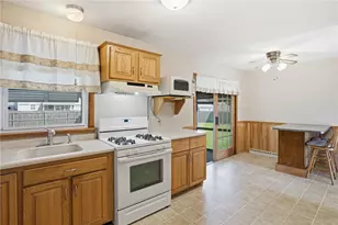 84 W Earle St, Cumberland, RI 02864 - Photo 7