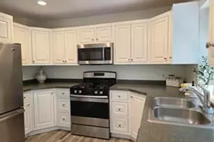 203 Dean Ridge Ct, Cranston, RI 02920 - Photo 15