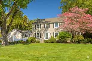 8 Harbour Rd, Barrington, RI 02806 - Photo 1