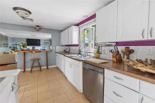 14 Woodhill Dr, Cranston, RI 02920 - Photo 9