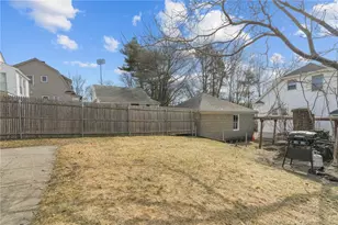 196 Wardlaw Ave, Providence, RI 02908 - Photo 19