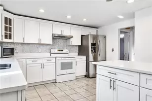 90 Woodbine St, Providence, RI 02906 - Photo 9