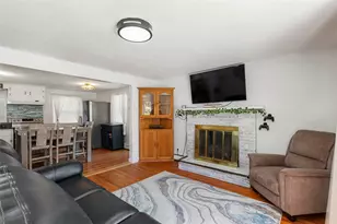 39 Oakland Dr, West Warwick, RI 02893 - Photo 5