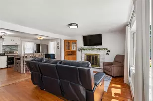 39 Oakland Dr, West Warwick, RI 02893 - Photo 3