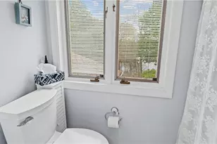 145 Massasoit Dr, Warwick, RI 02888 - Photo 23