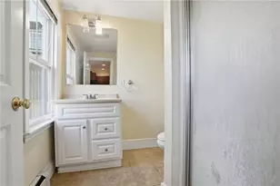 8 Mann Ave, Newport, RI 02840 - Photo 9