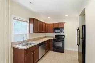 8 Mann Ave, Newport, RI 02840 - Photo 3