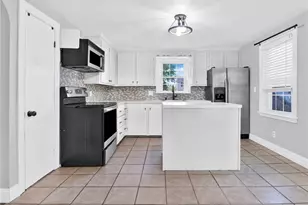 25 Mowry St, Pawtucket, RI 02861 - Photo 5