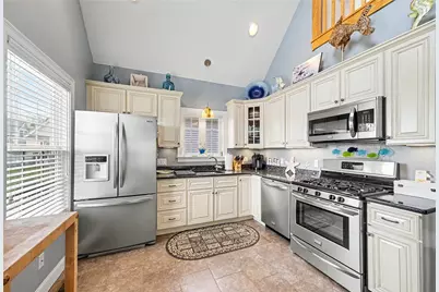 64 Burnside Avenue, Narragansett, RI 02882 - Photo 21