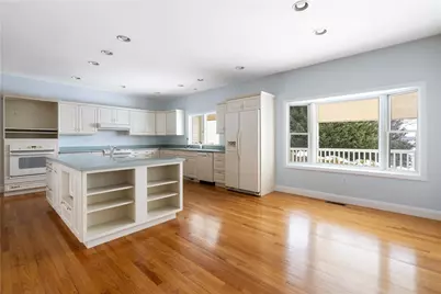 18 Peggy Lane, Portsmouth, RI 02871 - Photo 3