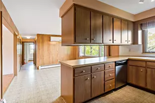 85 Sunset Ave, Providence, RI 02909 - Photo 7