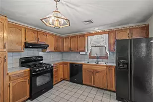 190 Curran Rd, Cumberland, RI 02864 - Photo 3