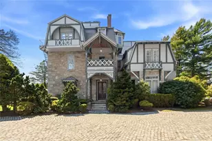 6 Howe Ave, Newport, RI 02840 - Photo 1