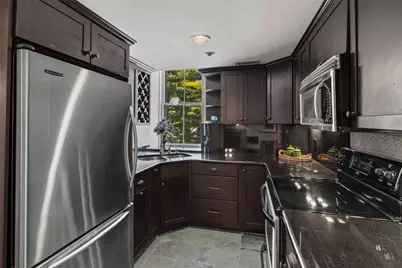 6 Howe Avenue #8, Newport, RI 02840 - Photo 7