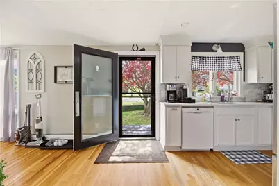 24 Harbor View Road, Portsmouth, RI 02871 - Photo 5