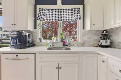 24 Harbor View Road, Portsmouth, RI 02871 - Photo 7