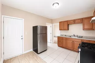 6 Bloomingdale Ave, Pawtucket, RI 02860 - Photo 3