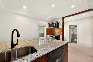 36 Mt Hope Ave, Providence, RI 02906 - Photo 13