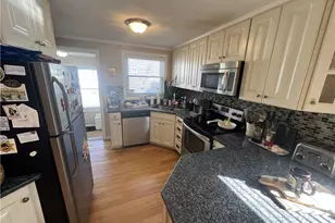 19 Joy St, Providence, RI 02908 - Photo 11