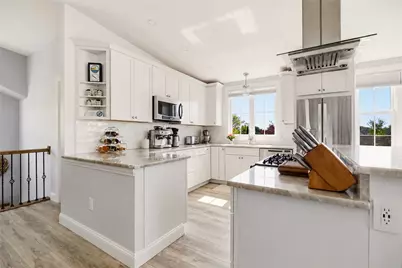 419 Broadway #5, Newport, RI 02840 - Photo 11