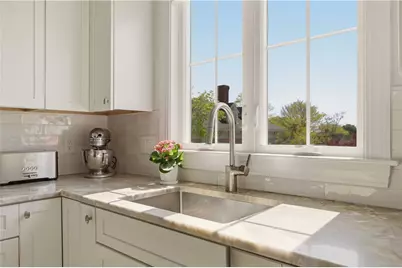 419 Broadway #5, Newport, RI 02840 - Photo 13