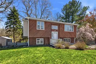 80 Oakside St, Warwick, RI 02889 - Photo 3