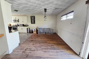 140 Lake View Rd, Cranston, RI 02920 - Photo 7