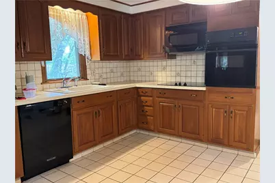 60 Coldbrook Drive, Cranston, RI 02920 - Photo 9
