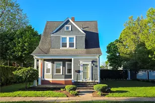 225 Hunts Ave, Pawtucket, RI 02861 - Photo 3