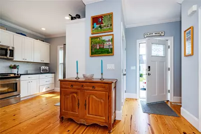 19 Eustis Avenue, Newport, RI 02840 - Photo 5