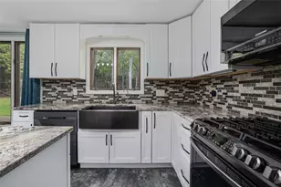 209 Vancouver Ave, Warwick, RI 02886 - Photo 9