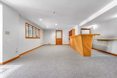 555 Metacom Avenue, Bristol, RI 02809 - Photo 11
