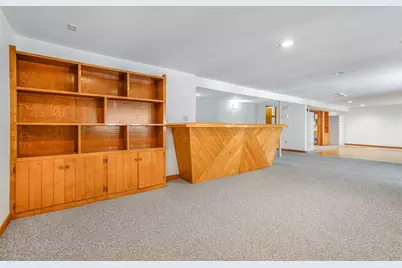 555 Metacom Avenue, Bristol, RI 02809 - Photo 9