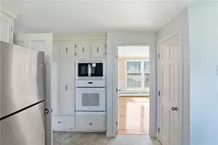 22 Roger Williams Ct, Portsmouth, RI 02871 - Photo 7