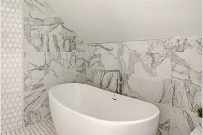25 Rhode Island Avenue #2, Newport, RI 02840 - Photo 33