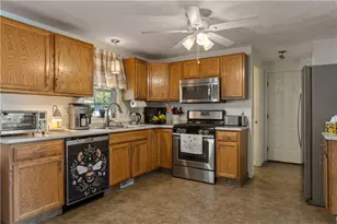 591 Sandy Ln, Warwick, RI 02889 - Photo 9