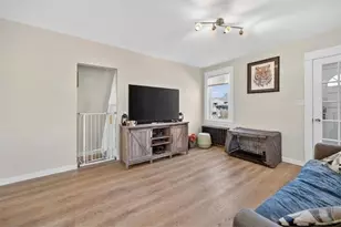 190 Wardlaw Ave, Providence, RI 02908 - Photo 9