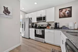 190 Wardlaw Ave, Providence, RI 02908 - Photo 7