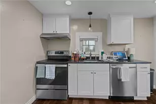 5 Elliot Pl, Newport, RI 02840 - Photo 9