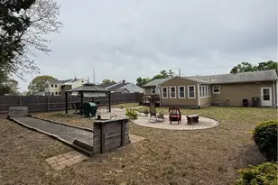 124 Zinnia Dr, Cranston, RI 02920 - Photo 29