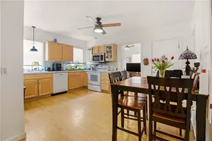 28 Roma St, Bristol, RI 02809 - Photo 3