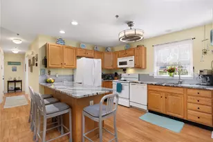 231 Maple Ave, Newport, RI 02840 - Photo 7
