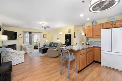 231 Maple Avenue #201, Newport, RI 02840 - Photo 9